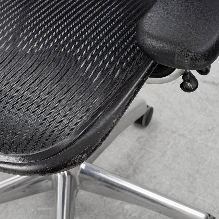 Don Chadwick och Bill Stumpf, skrivbordsstol, "Aeron", Herman Miller.