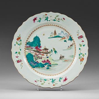 A famille rose dish, Qing dynasty, Qianlong (1736-1795).