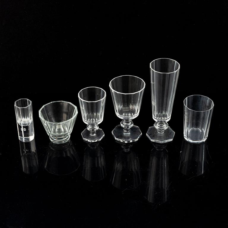Elis Bergh, glasservis, 89 delar, "Karlberg". Kosta, 1900-talets andra hälft.