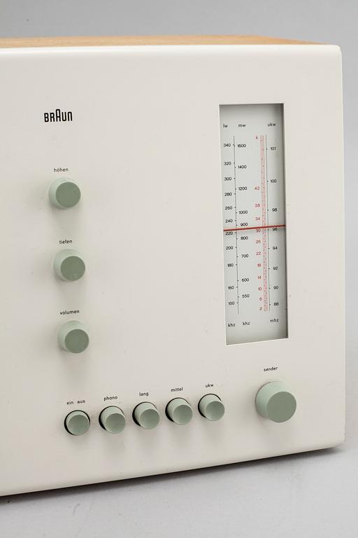 A Braun "RT 20-S" radio,