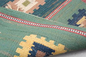 Märta Måås-Fjetterström, a runner, "Grön äng", flat weave, ca 284,5 x 94,5 cm, signed AB MMF.