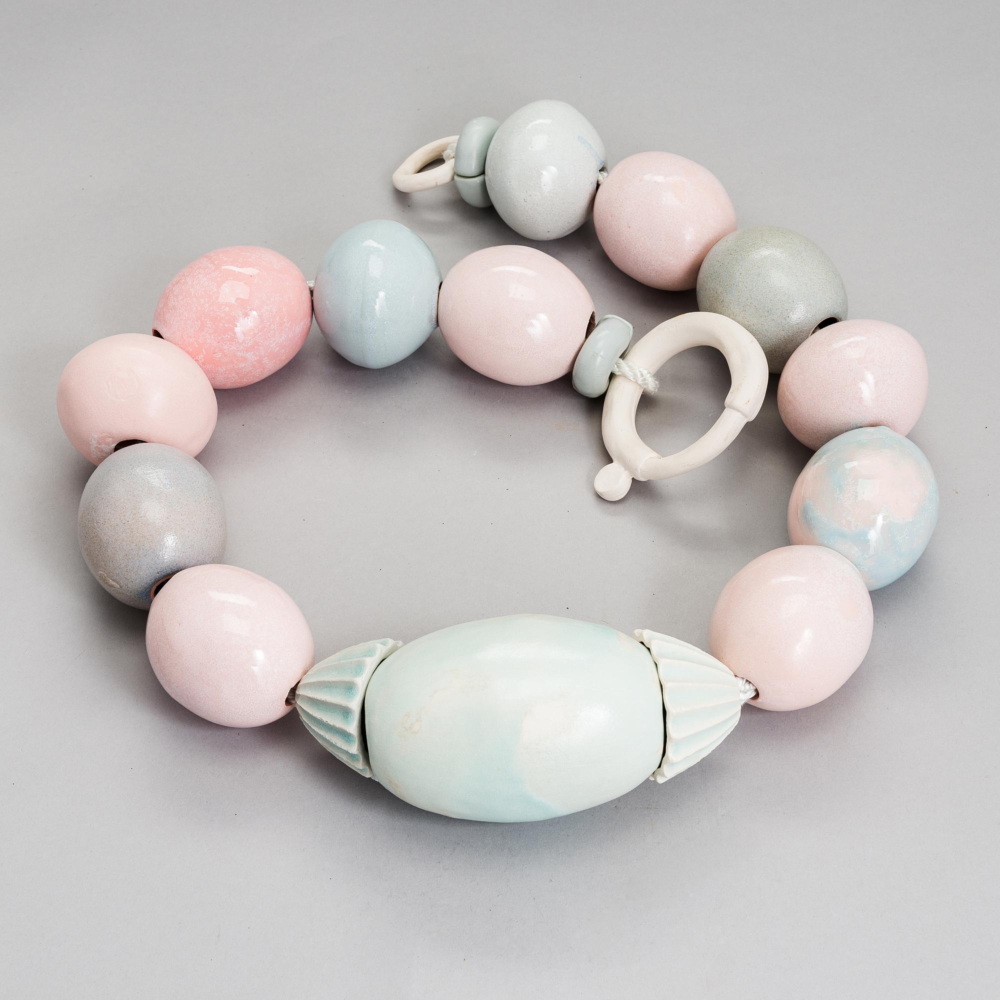 Anna Hackman, a 'String of pearls'sculpture signed Anna Hackman. 2016.