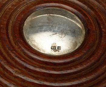 COASTERS, ett par, silver och trä, Mappin & Webb, Birmingham, 1994.