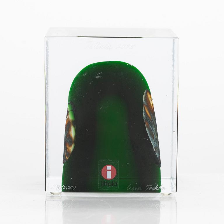Oiva Toikka, annual glass cube, 2015, signed Oiva Toikka, Nuutajärvi 2015, numbered 28/2000.