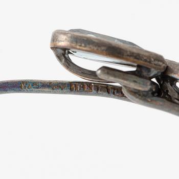 Armring, 18K gold with two drop-shaped aquamarines.