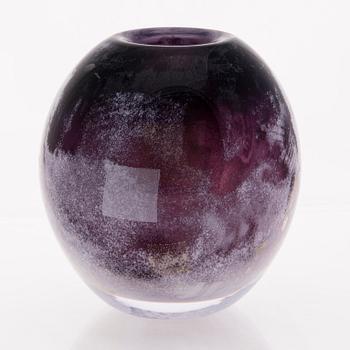 ELLA VARVIO, a glass vase / sculpture, signed Ella Varvio 2017.