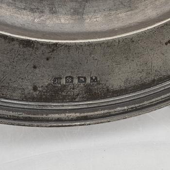 An English pewter charger, first part 18th century.