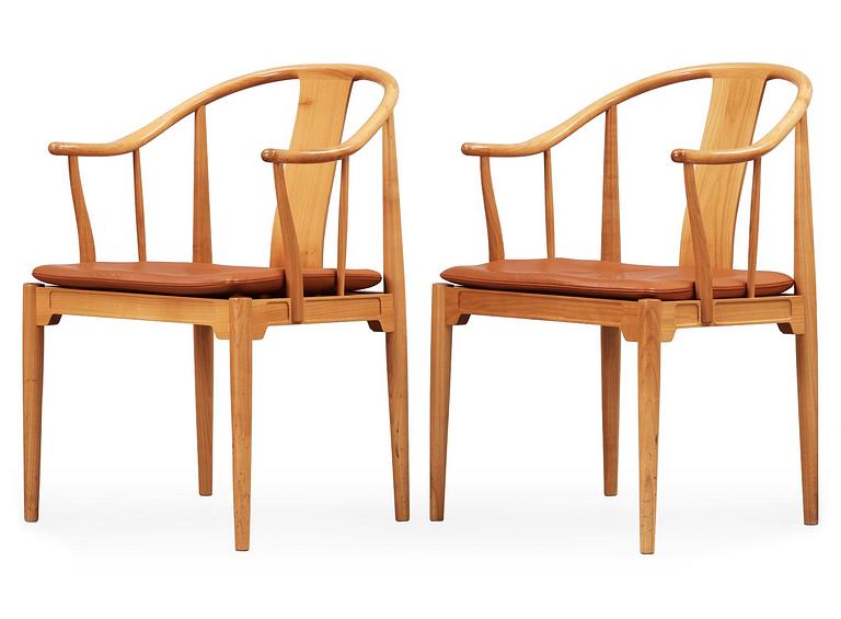 HANS J WEGNER, "Kinastolen", ett par, Fritz Hansen, Danmark 1988-89.