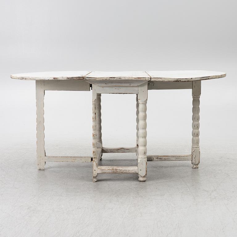 A drop-leaf table, 19th century.