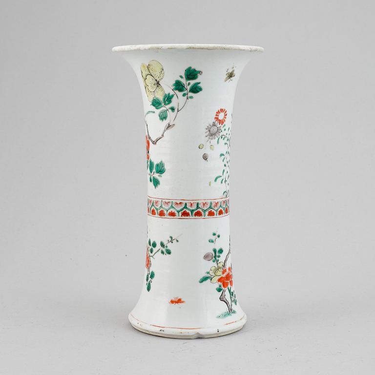 A famille verte trumpet vase, Qing dynasty, Kangxi (1662-1722).