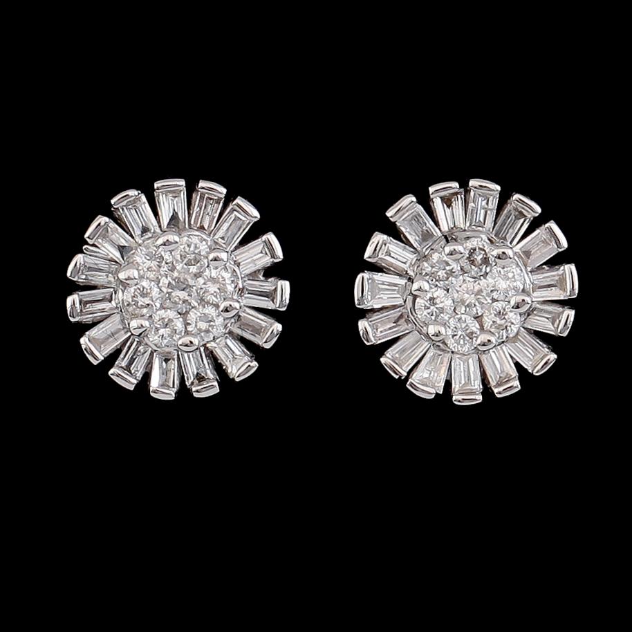 ÖRHÄNGEN, 1 par, 18K vitguld, diamanter tot ca  0.55 ct. Vikt ca 2 g.