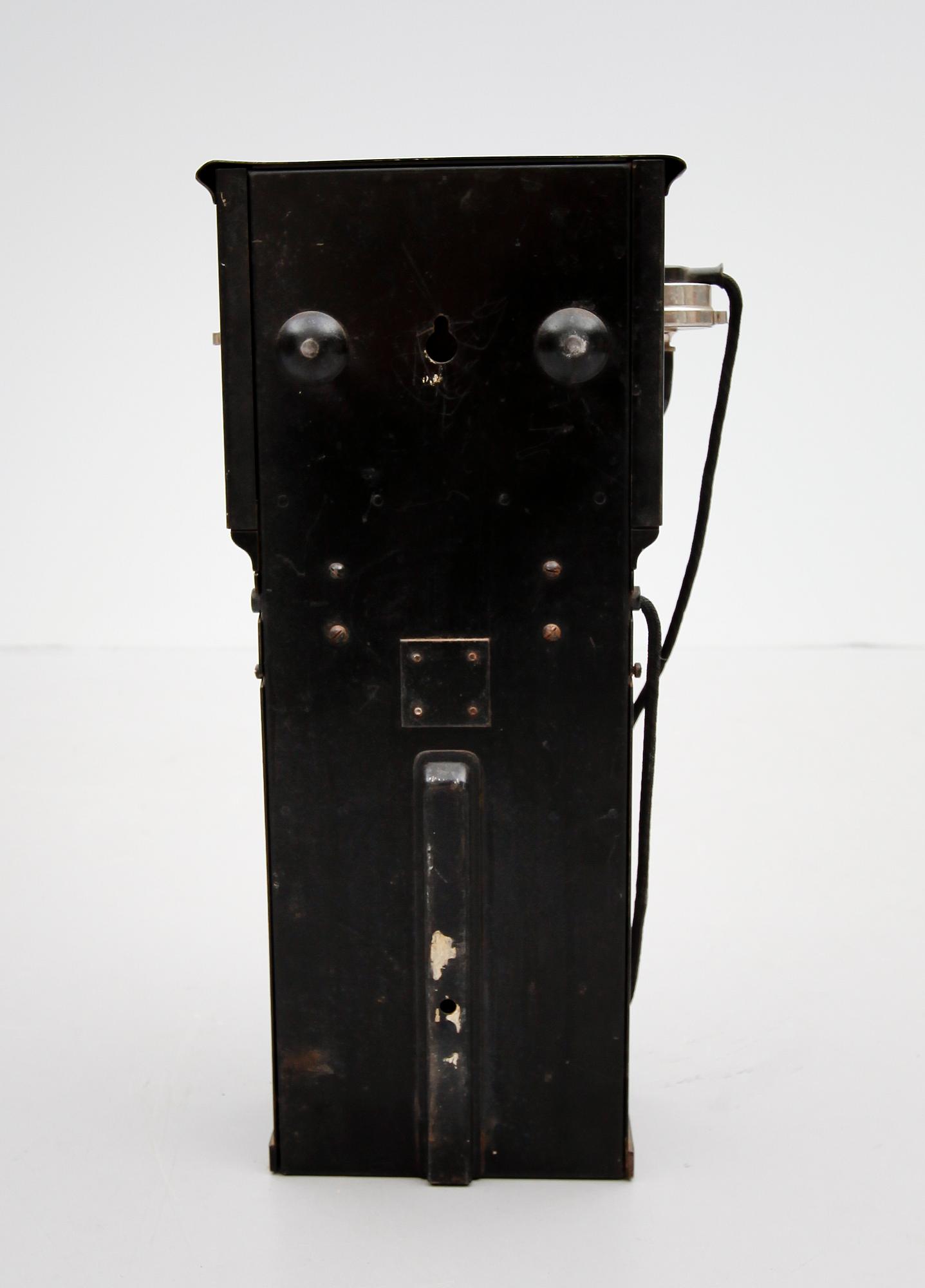 VÄGGTELEFON, svensk, tidigt 1900-tal.