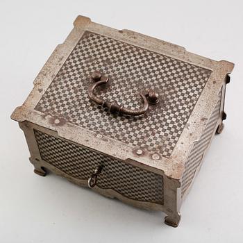 KASSASKRIN, vitmetall, 1800-talets första hälft.