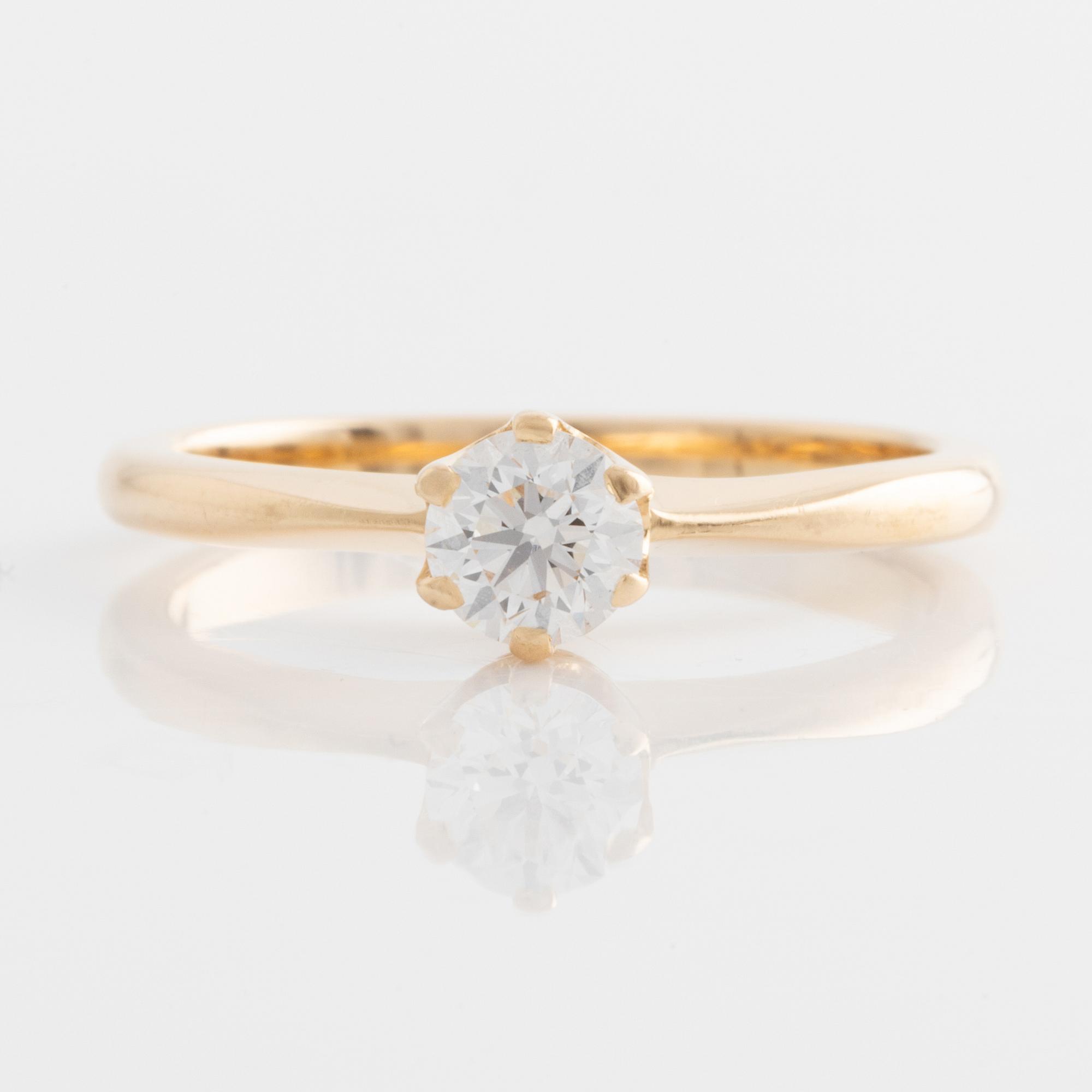 Ring guld 18K med en rund briljantslipad diamant.