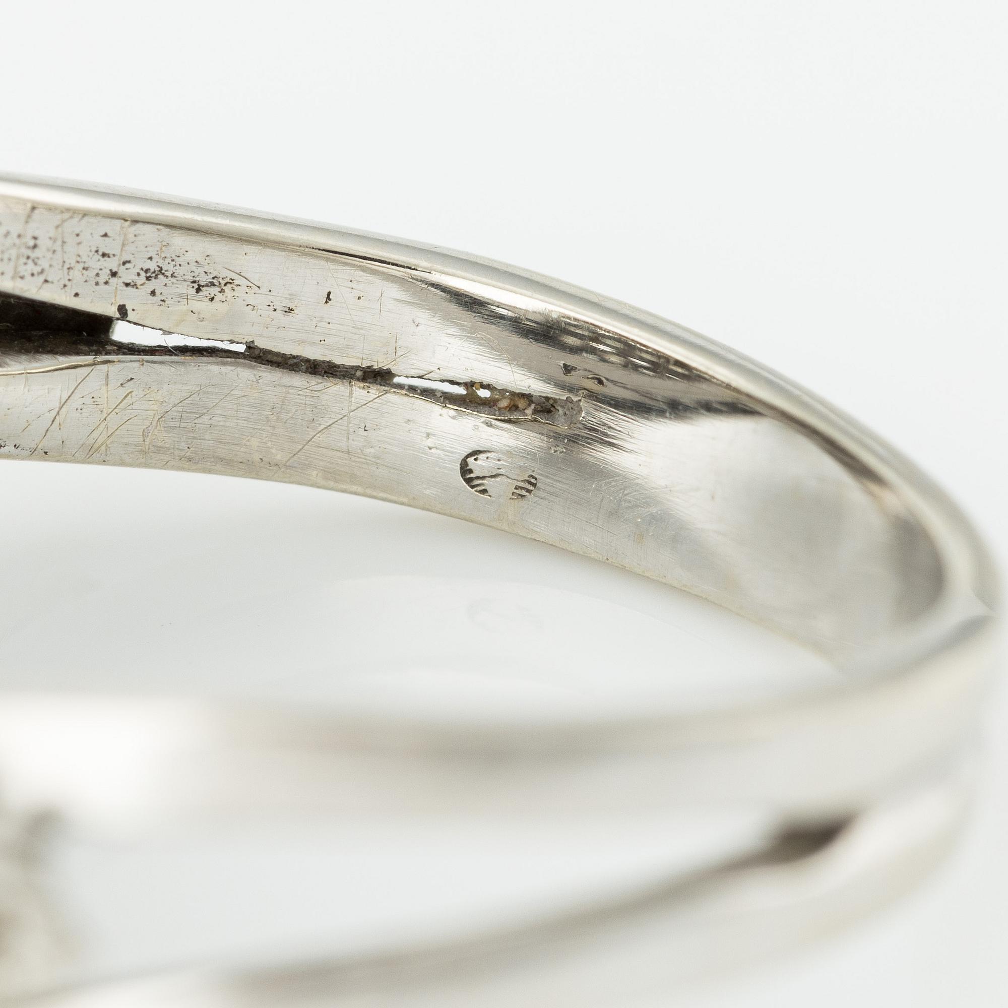 Ring in white gold with brilliant and octagon-cut diamonds.