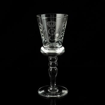 A set of 11 wine glasses and a bottle with stopper, 1900-tal.