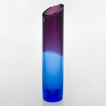 Kerttu Nurminen, maljakko, "Lago", signeerattu Kerttu Nurminen Nuutajärvi.