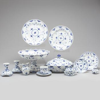 Fortyone pieces of Musselmalet dinner service from Royal Copenhagen.