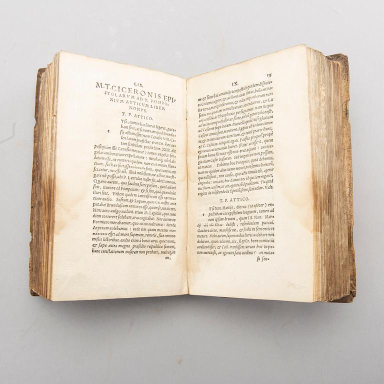 Book, Marcus Tullius Cicero 'Alterum Epistolarum volumen: Ad T. Atticum, Ad M. Brutum, ad Quintum fratrem...', 1563.
