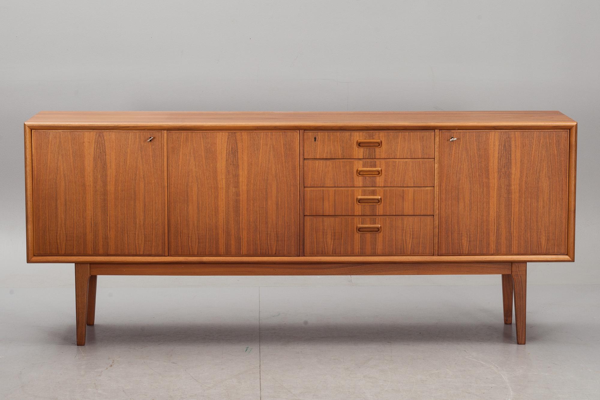 SIDEBOARD, AB Linde Nilsson Lammhult. 1960-tal. Två nycklar.