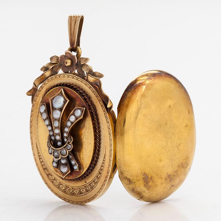 An 18K gold pendant/ locket, with seedpearls and rose cut diamonds. Otto Roland Mellin, Helsinki 1871.