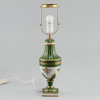 BORDSLAMPA, porslin, sevresliknande märke, 1900-tal.