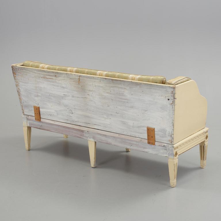 TRÅGSOFFA, sengustaviansk, 1800-tal.