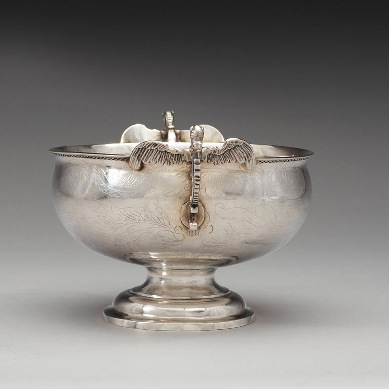BRÄNNVINSSKÅL, av Christoffer Bauman, Hudiksvall 1769.
