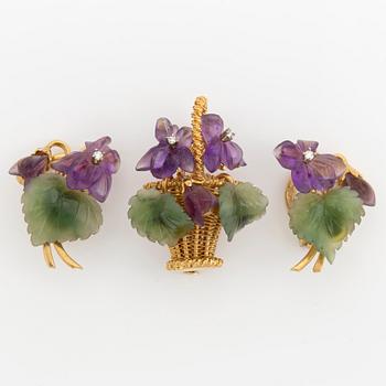 A set flower basket brooch and earings, with carved amethyst, nephrite and eight-cut diamonds.