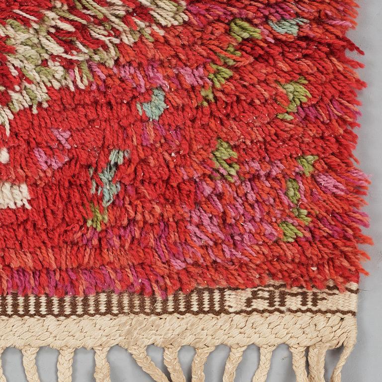 Ann-Mari Lindbom, gift Forsberg, A CARPET, "Ann-Maris röda", knotted pile, ca 111 x 92 cm, signed AB MMF AMF.