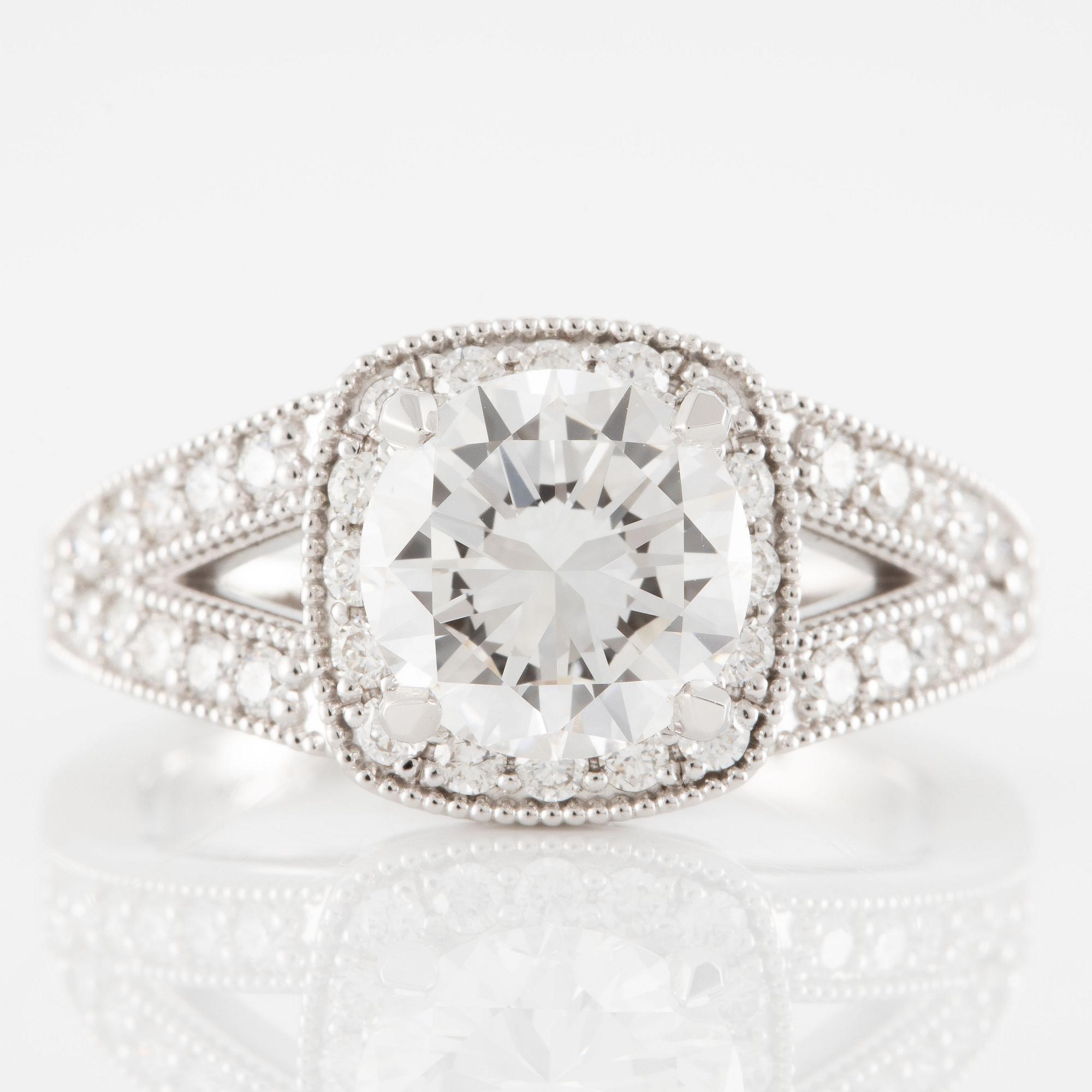 Ring, 18K vitguld med briljantslipad diamant 1.96 ct. Medföljande IGI report.