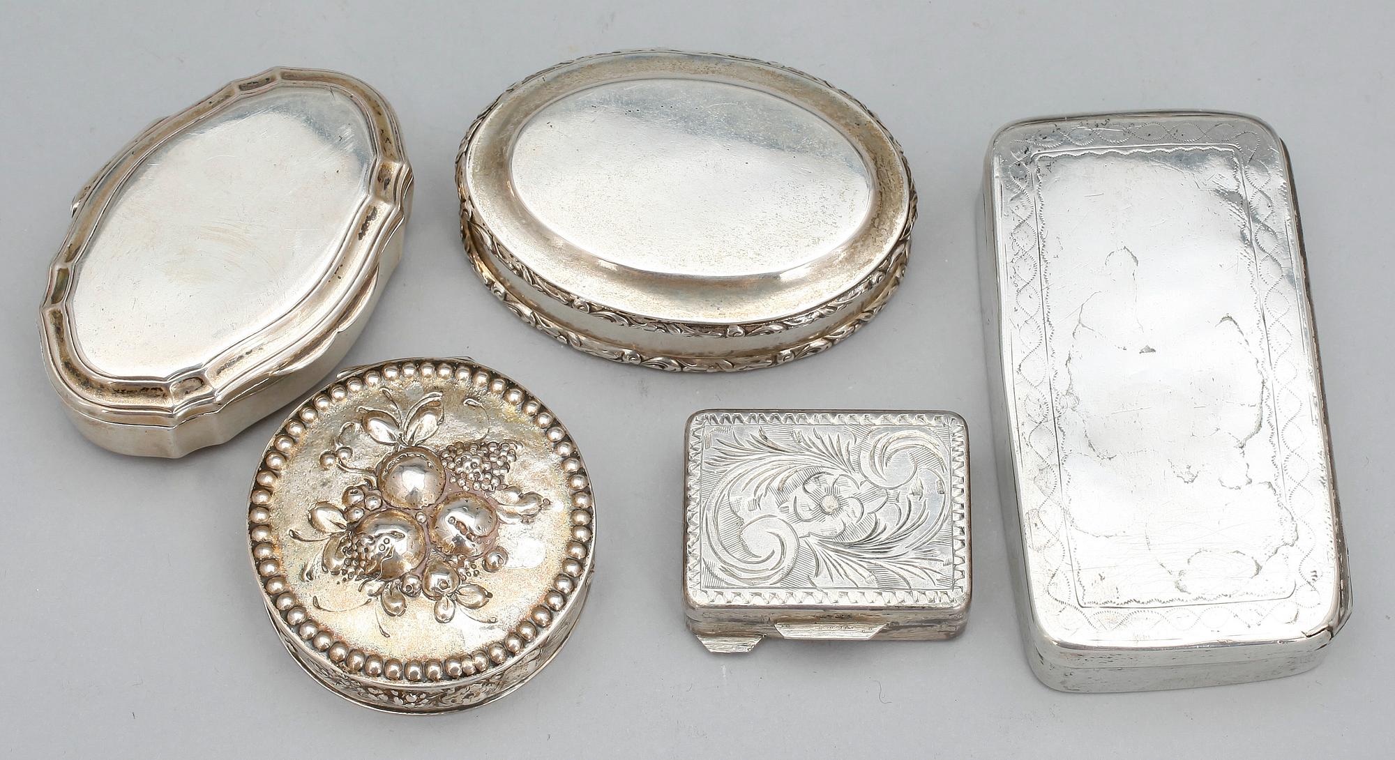 SILVERDOSOR, 5 st, silver, bl a NP Sunding, Sundsvall, 1818. Tot vikt 222 gram.