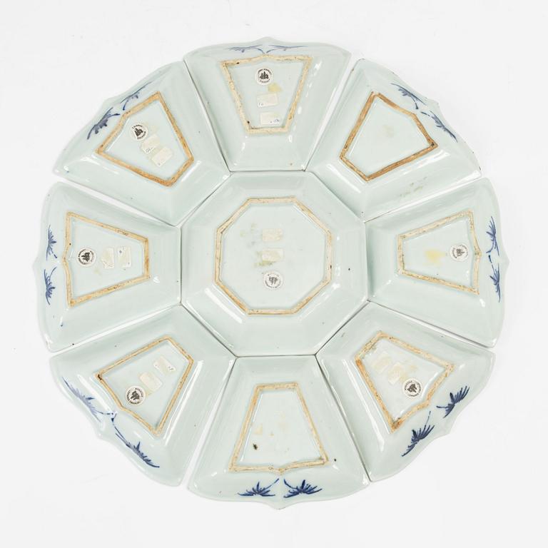 A nine piece Chinese export blue and white cabaret, Qing dynasty, Qianlong (1736-95).