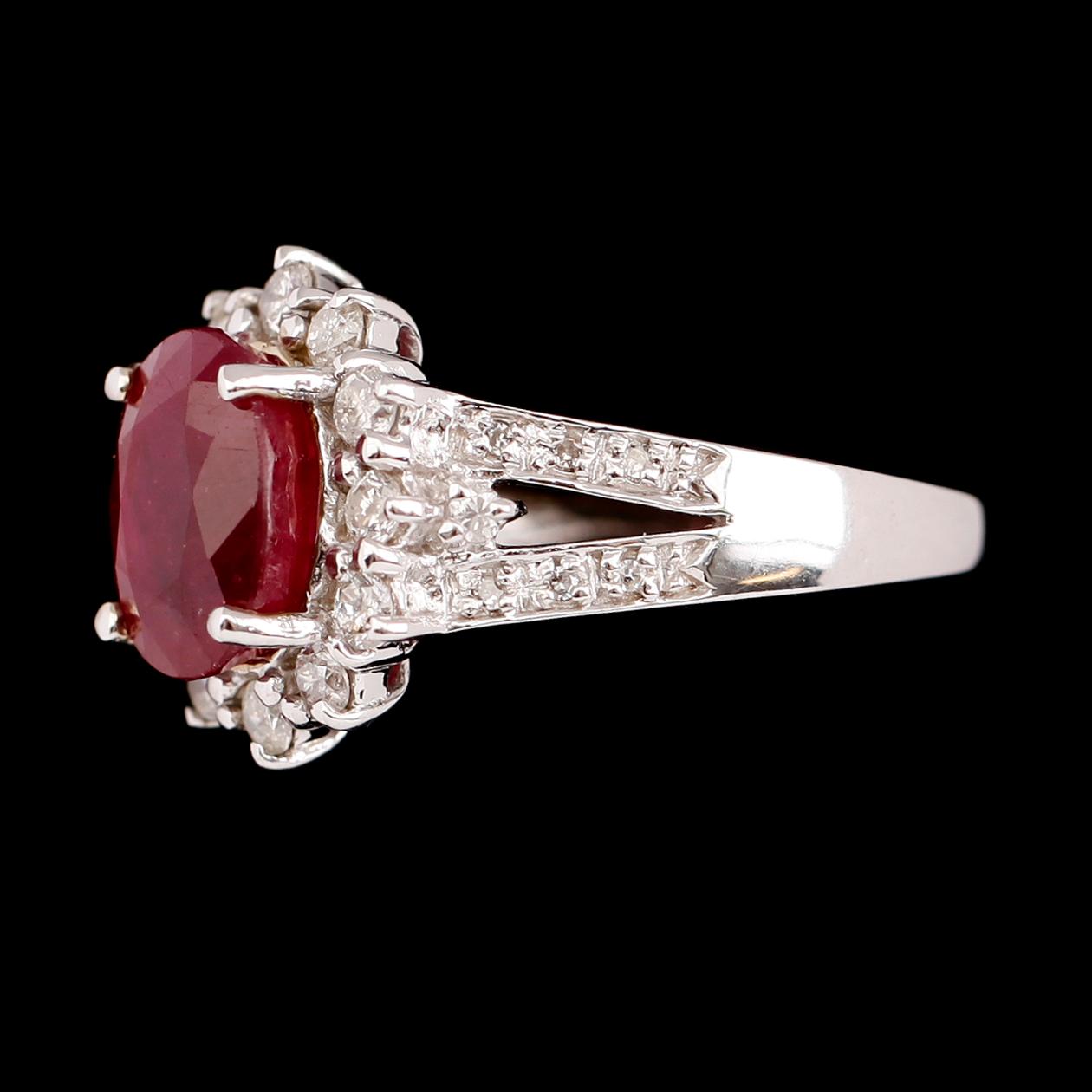 RING, 10 k vitguld, rubin 3.15 ct, briljantslipade diamanter tot 0.70 ct.