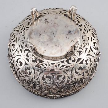 SKÅL, silver, Tyskland, omkring år 1900. Vikt ca 494 gram.