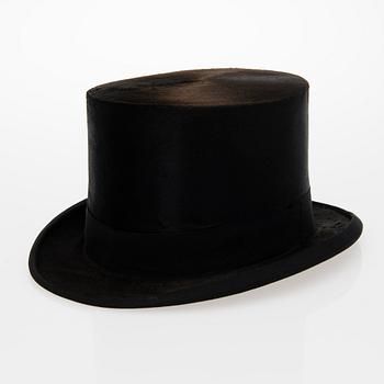 Silk plush top hat in original  box, E.R. Wahlman, Helsinki / Wiborg first half of the 20th century.