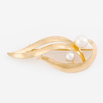 Brooch 18K gold with cultured pearls.