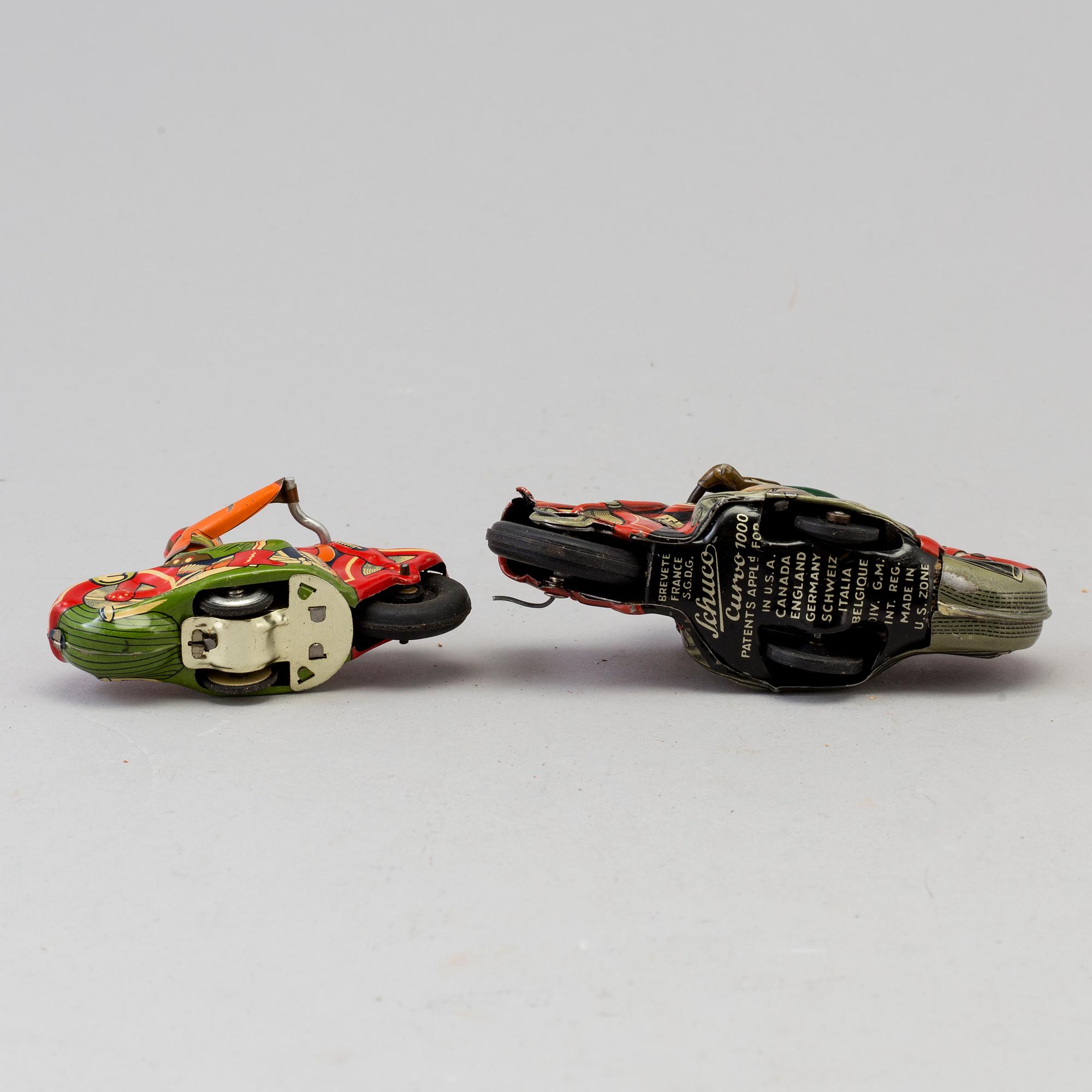 PLÅTLEKSAKER, 2 st, en märkt Schuco, 1940/50-tal.