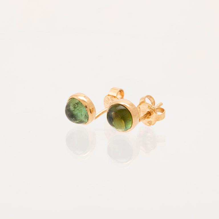 Örhängen 3 par 18K guld samt cabochonslipade färgstenar.