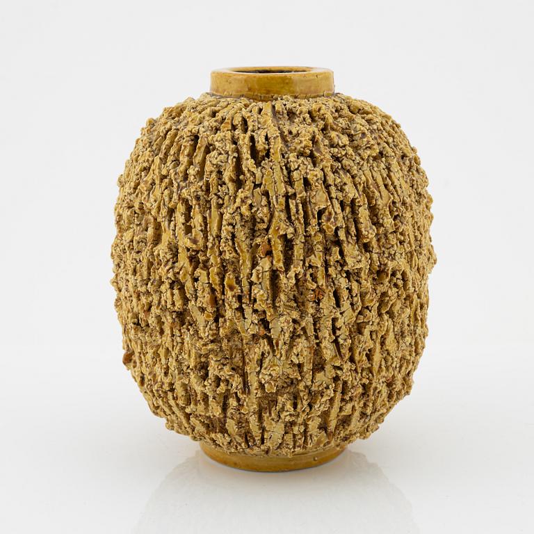 Gunnar Nylund, vas, chamotterat stengods, "Igelkottsvasen", Rörstrand.