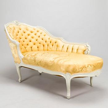 A 20th century chaise lounge.
