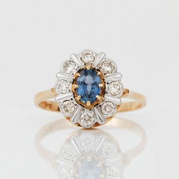 RING, 14K guld med safir ca 6x4 mm och diamanter tot ca 0,4 ct, Finland . Vikt 3, 1 g.