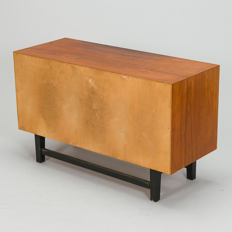 Skänk 1900-talets mitt.