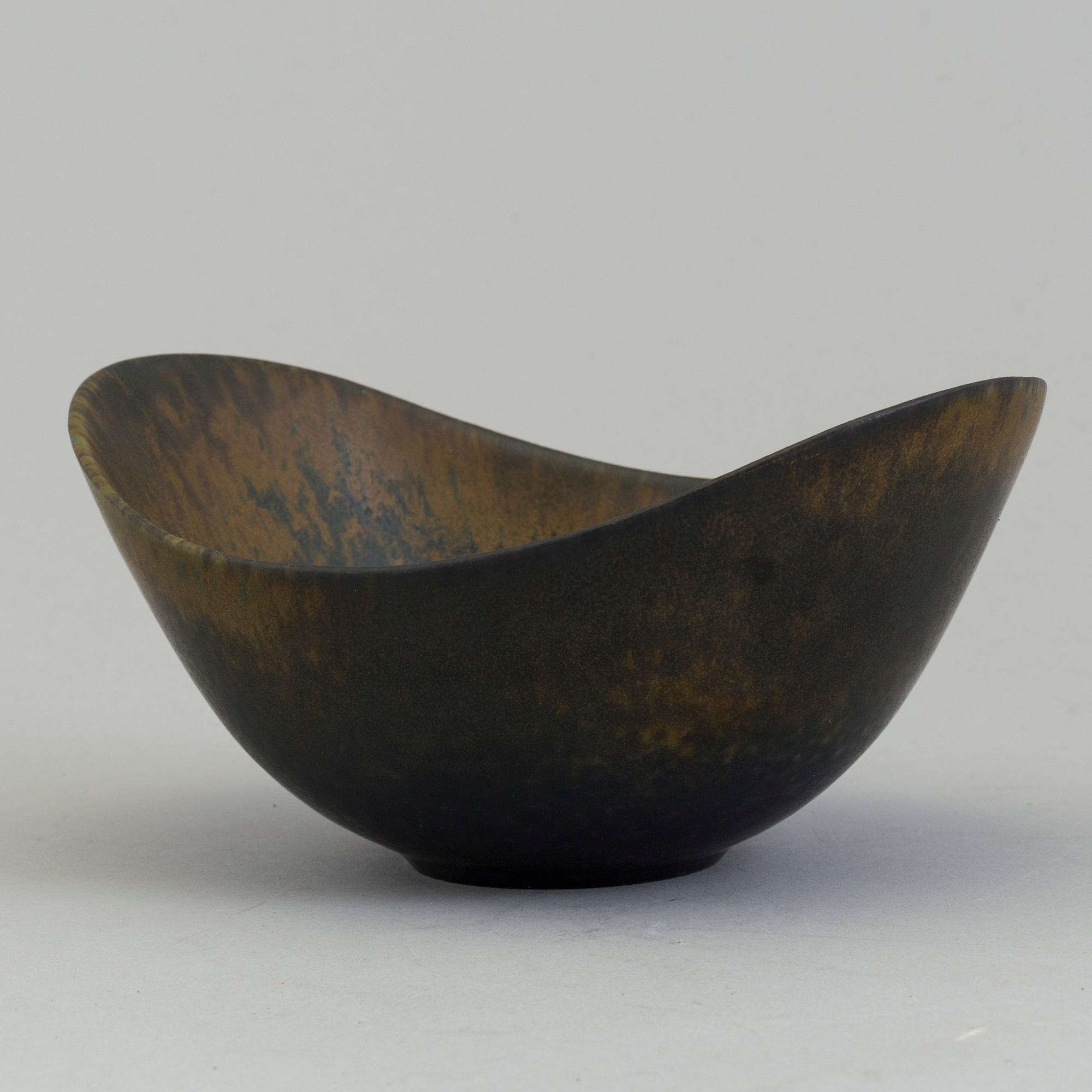 A figurine and bowl by Gunnar Nylund, Rörstrand.