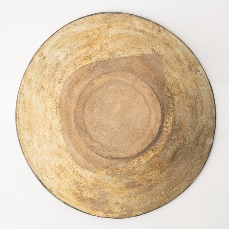 A glazed earthenware bowl, Central Asia.