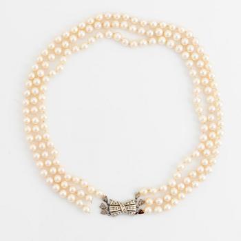 Cultured pearl necklace, clasp 18K white gold.