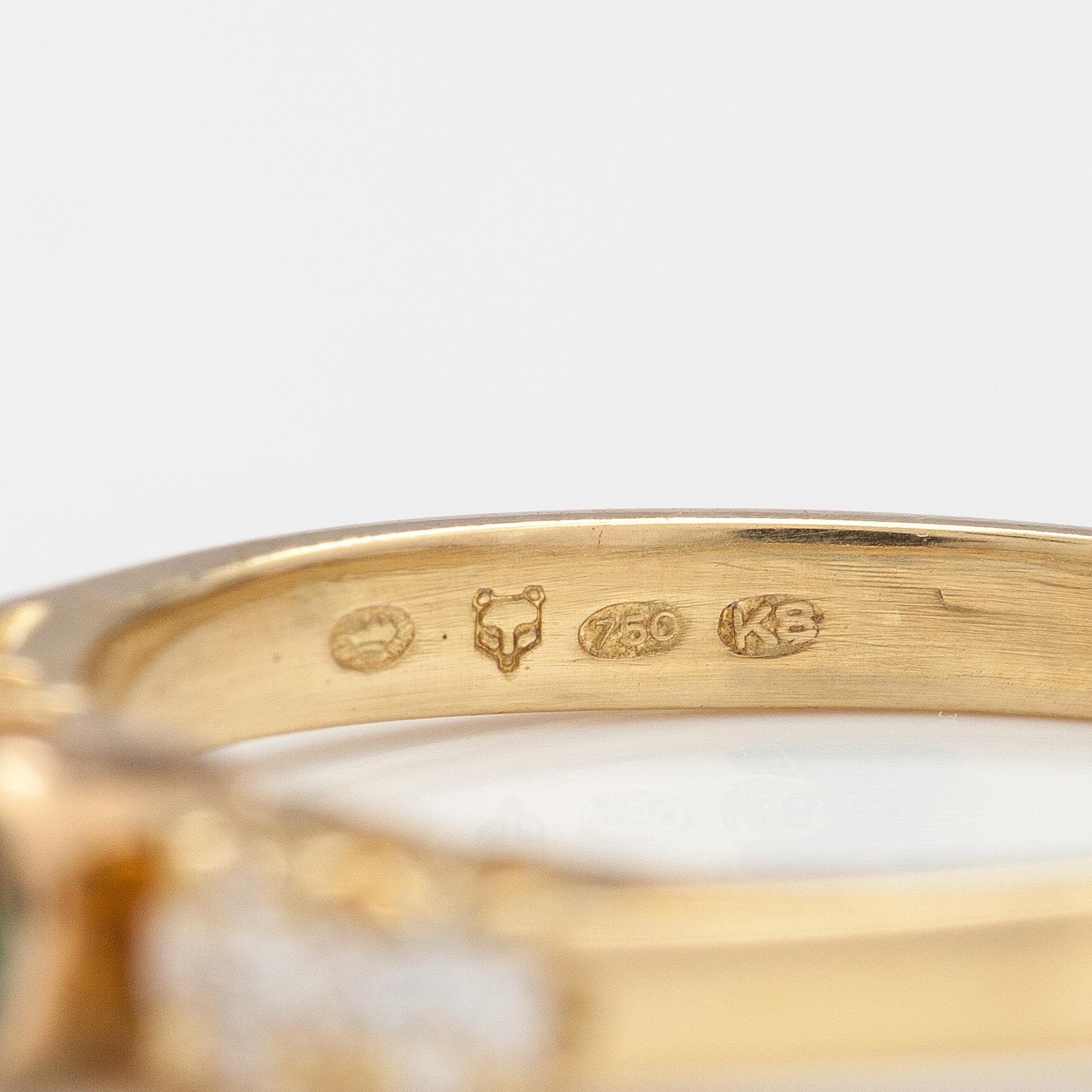 RING, 18K guld, grön safir, diamanter ca 0.24 ct tot. Finska importstämplar, 1987.