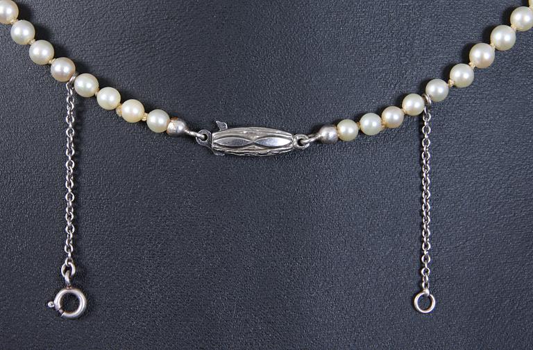 PÄRLHALSBAND, 2 st, 1900-tal.