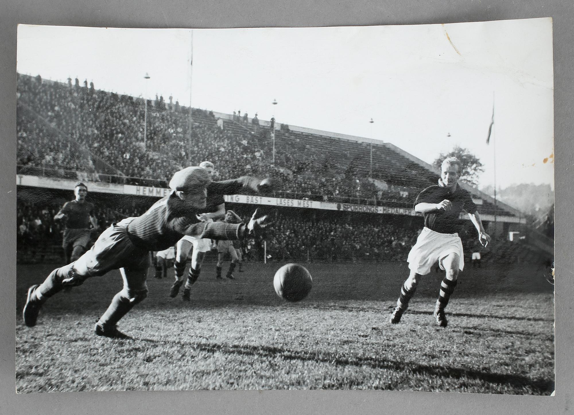 FOTOGRAFIER, 112 st, 1940-tal. Från press, 1900--talets mitt.