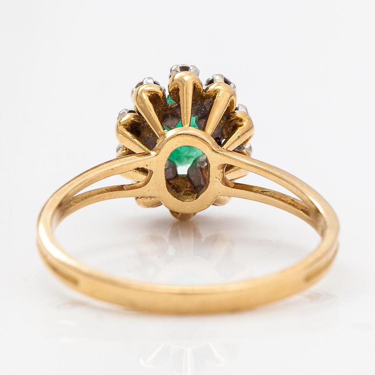 Sormus, 18K kultaa, smaragdi ja timantteja n. 0.05 ct yht. Suomalaiset tuontileimat.
